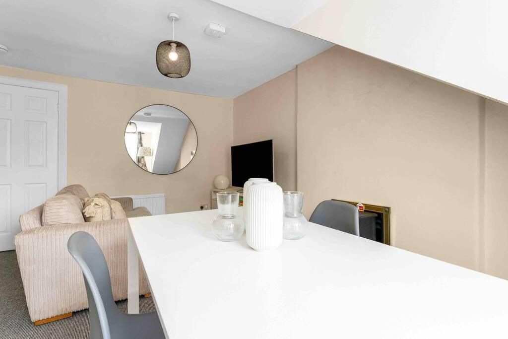 Stylish 1 Bedroom Apartment Edinburgh Bagian luar foto